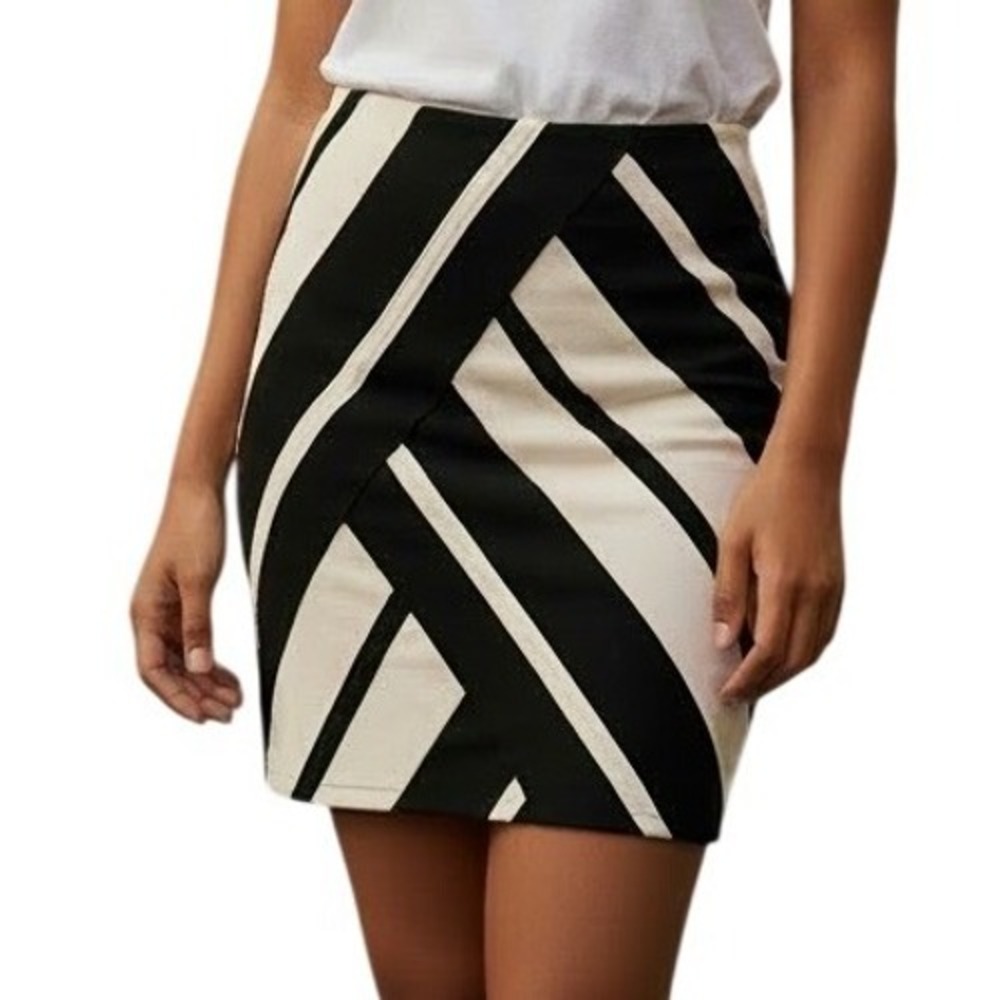WHITE HOUSE BLACK MARKET Black White Diagonal Stripe Mini Pencil Skirt‎ Size 00